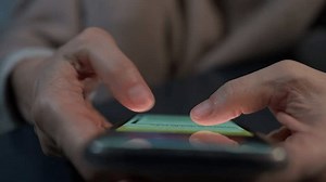 When a contact uploads a new status update, it will also be visible in the chat list: you just need to tap their profile photo to see the status update they alerted you to from the portal.