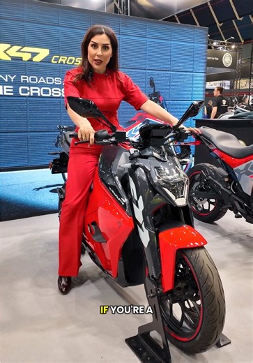 ULTRAVIOLETTE F77 Superstreet ⚡ 40 BHP 100 NM 0–60 km/h in 2.8 s Top speed 90 MPH Range 140 miles 197 KGS 170mm suspension travel 200 ground clearance 800mm seat height Upright stance ABS Traction control 10-level regenerative braking TFT dash with smartphone connectivity LED lighting all around Winglets #ultraviolette #f77 #superstreet #ultraviolettef77 #electricbike @Em Mondo @MOTORbeurs Utrecht