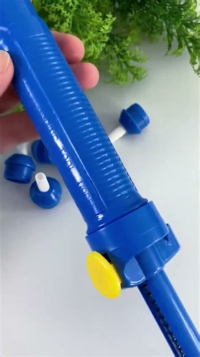 Equip the solder suction with an anti scald silicone tube, which is easy to use and durable