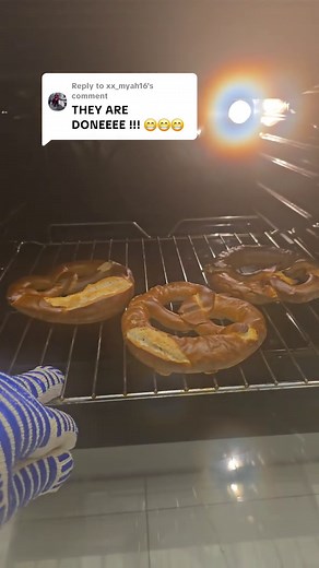 How to Warm Pretzels in the Oven