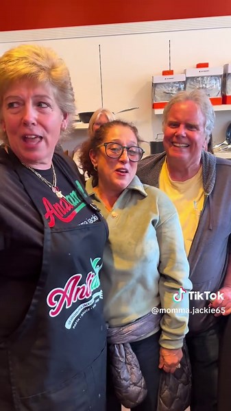 Come with me to my first ever pop up at Le Creuset!!! thank you to everyone who came or watched my live stream of the event! I wouldn’t be where I am today without you all! I love you guys so much and I had a blast hanging out with you all :) #LiveOutlandish #italianfood #fyp #foodie #newjersey @Le Creuset