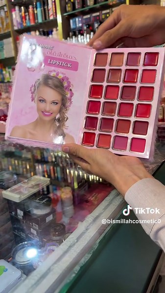 Exploring the Best Eyeshadow Palettes for Makeup Lovers