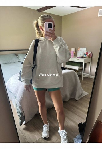 Pouring Delicious Snowcones: A Fun Guide