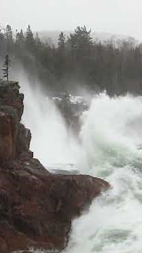 Massive Waves on Lake Superior!