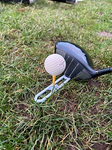 You may remember this Temu tee from being used as a putting training aid paired with another one well this is how it looks when using it as a driver . Actually surprisingly the alignment aid on it does help you to aim where you want to be aiming and to check that the face is square which I wasn’t really expecting it to have too much of an impact . I’m pretty sure that would be illegal to use in a competition however so do keep that in mind . What i would say is that the back of the alignment fee