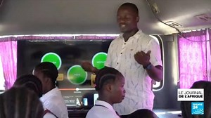 Le bus informatique sillonne le Libéria : d'école en école pour initier les enfants défavorisés