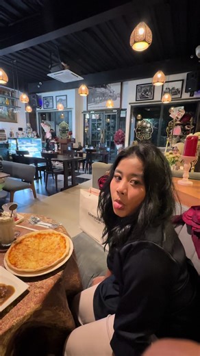 happy 21 legal sayangg🤍🥰 semoga selalu ada kita di ulang tahun berikutnya… #wlw