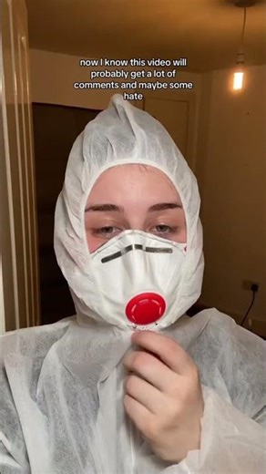 Deep Cleaning my Flatmates Mouldy Bedroom! DAY 1 PART 2