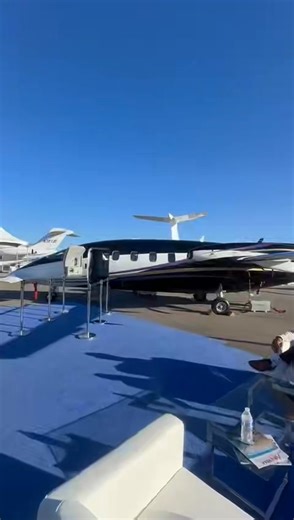 Let’s take a look around and inside the Piaggio P180 Avanti EVO! This Italian turboprop is one of the most unconventional aircraft in business aviation, yet it delivers performance that rivals many light jets. With rear mounted pusher propellers and a distinctive canard, the Avanti EVO cruises at around 400 knots while burning far less fuel than comparable jets. Inside, the quiet cabin, flat floor and generous headroom give it a surprisingly jet like feel, making it as comfortable as it is effic
