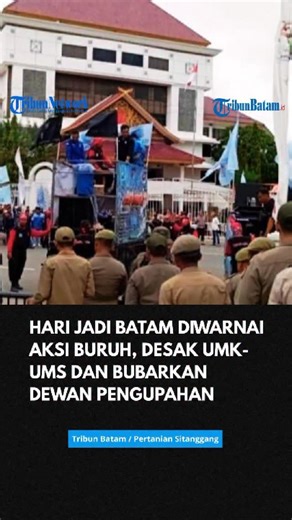 AKUN RESMI TRIBUN BATAM on Instagram: "Demo buruh di Batam terjadi saat perayaan Hari Jadi Batam ke-196. Massa buruh serikat pekerja LEM SPSI Batam berunjuk rasa depan kantor DPRD Batam, saat rangkaian perayaan Hari Jadi Batam terpusat di Dataran Engku Putri, yang bisa ditempuh dengan berjalan kaki sekitar 6 menit. Ketua DPD LEM SPSI Kepulauan Riau, Saiful Badri memimpin demo buruh di Batam itu. Dalam orasinya, massa buruh menyampaikan lima tuntutan utama. Sejumlah Tuntutan pada Demo Buruh di Ba