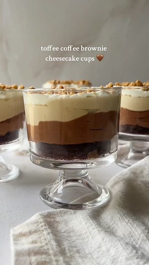 a little creamy, a little crunch. a little coffee, a little chocolate 🐻 these no bake cheesecake cups are made with sweet and luscious cheesecake layers, a brownie base, and of course a toffee crunch! truly doesn’t get better than this 👏🏼👏🏼 Chocolate layer 8 oz softened cream cheese 1/2 cup sugar 3/4 cup semi sweet chocolate, melted 1/2 cup heavy cream, whipped to stiff peaks Espresso layer 8 oz softened cream cheese 1/4 cup sugar 2 tsp espresso powder 1/2 cup heavy cream, whipped to stiff