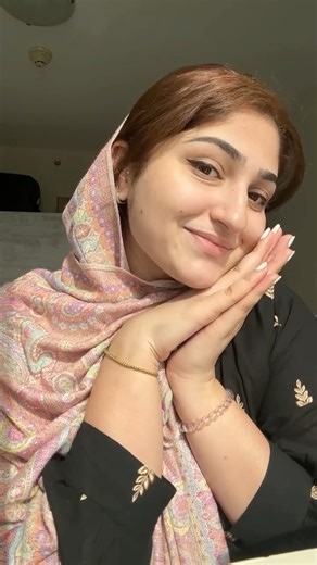 Manisha Fazal on Instagram: "So here is PART 3 of GRWM to meet Kareena Kapoor . Product details 💄 … @qv.middle.east - day cream spf30 Eyebrow pencil- dark brown (from madina zayed) @nyxcosmetics_arabia - eye liner @nyxcosmetics - lipstick, shade- Abudhabi @fentybeautyme - lip oil, shade- fussy @elfcosmetics - blush palette @essence_cosmetics - mascara And the dress - @inlove.uae"