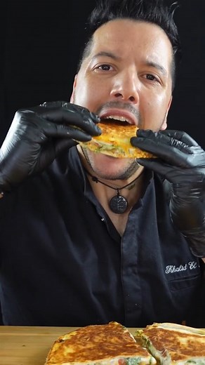 🇱🇷 Recipe 250 g minced meat 1c paprika 1c turmeric 1/2 clove garlic Extra virgin olive oil Salt and pepper 1 tomato Rocket Cheese 2 wraps Ricetta 250g carne macinata 1 c paprika 1 c curcuma 1/2 spicchio aglio Olio evo Sale,pepe 1 pomodoro Rucola Formaggio 2 piadine | The Cooking