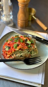 Spinach and Ricotta Lasagna with Tomato Sauce is an Italian classic you don’t want to miss! Made with wholesome ingredients, this is a recipe the whole family will love. If you prefer meat lasagne, You can see the recipe for lasagna bolognese in the feed. Ingredients: •Lasagna pasta sheets (no boil or cook) •Mutti Sugo Pomodoro e Basilico – 280 gr •Baby Spinach 100 g •Egg 1 piece •Ground nutmeg (optional) •Mozzarella cheese 450 g •Parmigiano 50 g •Whole milk ricotta 300 g •Basil leaves (one bran