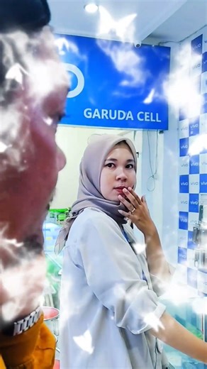 Momen lucu menemukan uang 2 juta di Garuda cell #videolucu #lucu #ngakak