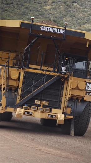 Haul Truck coming through! 🤠 The Cat 793F Mining Truck comes equipped with a 256 US Ton Nominal Rated Payload! | Caterpillar Demonstration and Learning Centers