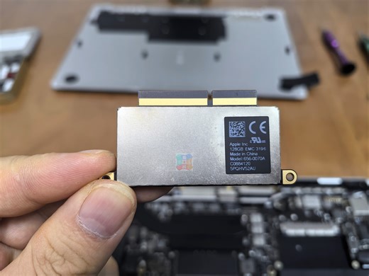 2017款 MacBook Pro 硬盘升级，原本128G的容量实在太小了，升级成512G才能接受用用，拆开机器第一件事风扇清理，机器散热良好运行稳定很重要