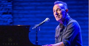 Bruce Springsteen’s Manager Finally Settles Debate Over “Thunder Road” Lyrics
