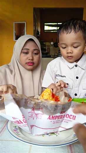 habis jalan makan nasi padang