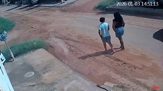 🚨 DENÚNCIA DE SEGUIDOR 🚨 Um seguidor do Portal Te Amo São Francisco denuncia que um motorista irresponsável, por duas vezes, realizou manobras perigosas na Rua Amadeu Gomes da Mata, colocando em risco a vida de pedestres e moradores da região. 🚗⚠️ A situação causa medo e insegurança, principalmente para crianças e idosos que transitam diariamente pela via. Atitudes como essa podem provocar acidentes graves e precisam ser coibidas. 📍 Bairro São Lucas – São Francisco-MG Que as autoridades comp