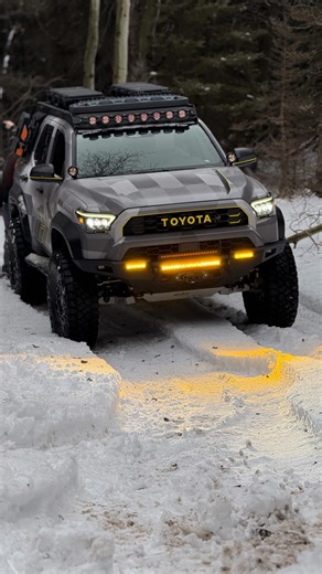 Nathan Wright on Instagram: "We made it this far and then this…😬 4RUNNER BUILD - Peak Suspension 2.5” remote resi with DSC - 74 Weld portal axles - Toyo 37x13.50r17” tires - Black Rhino wheels - CBI front bumper - CBI full aluminum skid plates and LCA skids - CBI rock sliders - Prinsu Pro roof rack - Prinsu accessory panels - Prinsu ladder - CBI ditch light brackets - Rigid LED lighting package all the way around - Warn Evo 12s winch - Factor 55 ultra hook - Pelican cases - Maxtraxs"