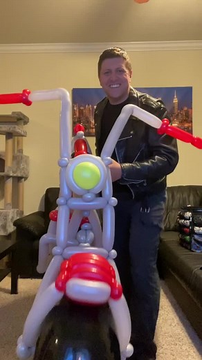 Making a balloon Motorcycle #makemeabicycleclown #makemeabikeclown #balloonmotorcycle #balloonbicycle #balloonbike #balloonart #balloonartist #balloon