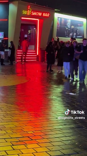 Exploring Hamburg's Vibrant Reeperbahn Nightlife