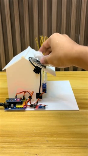 Smart Laundry System: Saves your clothes from rain! 😲🌧️👕 #arduino #smarthome #shorts