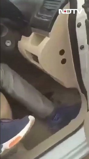 Delhi News | Delhi: Video of Traffic Police Officer Slapping Man Inside Car Goes Viral