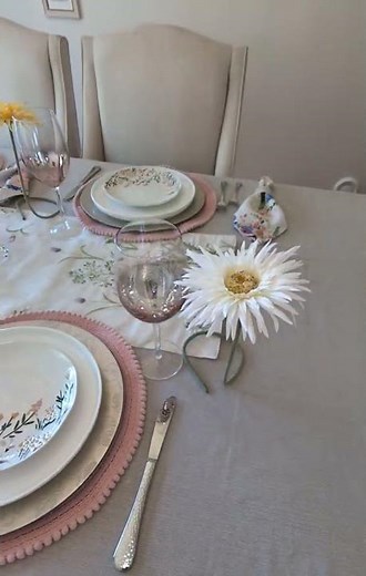 Summertime Table Styling!