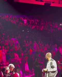 1.5M views · 10K reactions | Mary J. Blige Joked around with Usher at his concert wearing Jean Paul Gaultier ($350 top and $2,450 boots). Cute! https://liketk.it/4pFu1 | Fashion Bomb Daily | Facebook