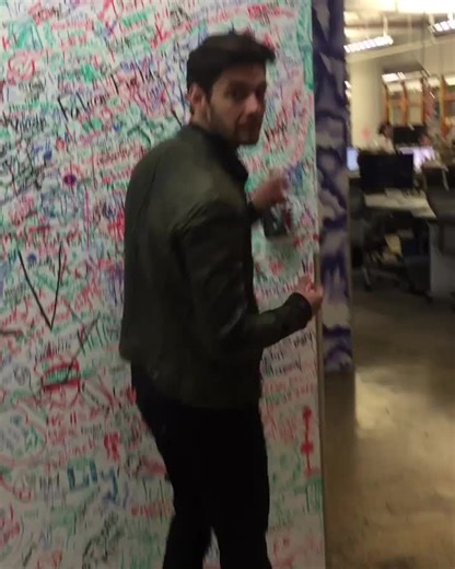 Ben Barnes signing the Facebook wall #benbarnessupremacy #binbons #benbarnes #westworld #logan #facebookwall #fyp #foryou #blackhat