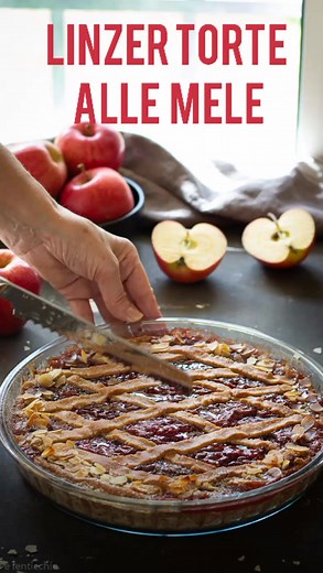4.9K views · 95 reactions | LINZER TORTE ALLE MELE Un dolce tradizionale in versione veg e arricchito con un purè di mele biologiche. https://blog.giallozafferano.it /timoelenticchie/linzer-torte-alle-mele-royal-gala/ #ricettefacili #ricettedolci #linzertorte #timoelenticchie | Timo e lenticchie | Facebook