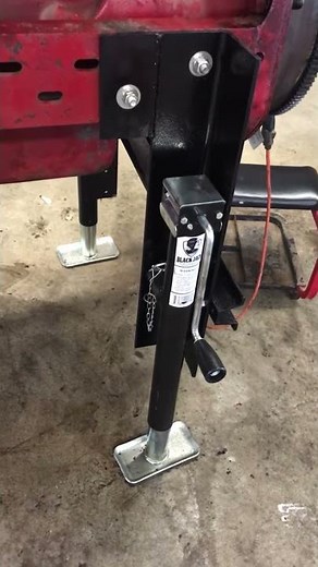 Homemade splitting stands for a Farmall M