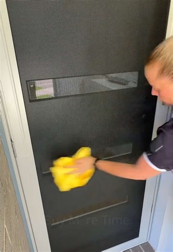 Cleaning a security screen in 3 simple steps: 1️⃣ Dust 2️⃣ Clean 3️⃣ Protect with WD-40 Cleaner screens. Longer protection.