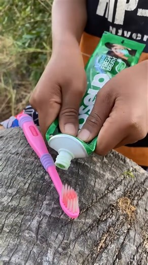 Survival Skills:☺️ SMART and USEFUL with toothpaste #shorts #funny #shortsfeed #camping