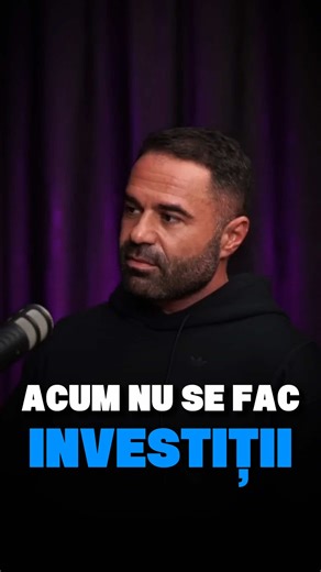 💸 În momentul ăsta, NU aș recomanda să investești în nimic. Da, ai citit bine. 📊 Din ce văd eu pe cicluri (și le studiez de ani buni), ne apropiem de un reset. Nu dau nume care rimează cu „pandemie”, dar până la final de an ar trebui să se întâmple ceva. Ce faci până atunci? 👉 Bani la saltea. Lichiditate. Răbdare. Îmi aduc aminte perfect de pandemie: – oamenii stăteau cu banii – Dedeman era plin – renovări, garduri, grădini Asta NU e prosperitate. Asta e deflație: banii există, dar nu mai cir