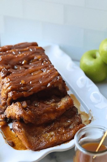Buttery caramel sauce, tender apples and fluffy sourdough bread - the perfect loaf for sharing! 🍎🍏 Serve this cozy fall treat with a hot cup of coffee or apple cider! Comment ‘LINK’ and I’ll send you the recipe. You can also find it on my website at https://simplicityandastarter.com/sourdough-caramel-apple-pull-apart-bread/ #pullapartbread #sourdoughpullapartbread #apple #caramel | Simplicity and a Starter