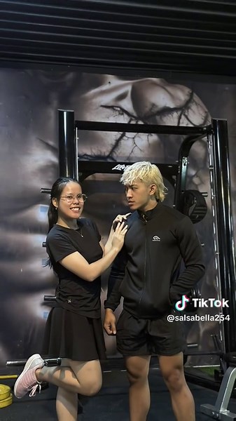 Pose Foto Couple Aesthetic Bersama Calisrox