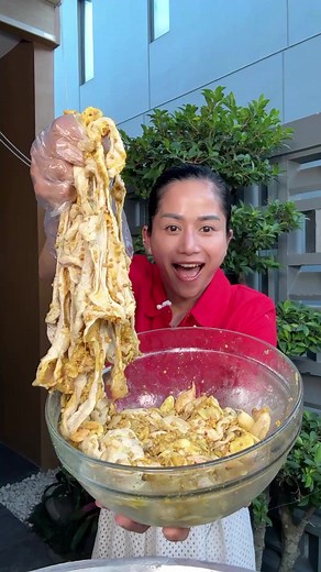 Awali tahun 2025 dengan memasak dan menikmati Kulit Ayam Goreng Krispi Ketumbar - Bawang Putih. Bahan - bahan: - Kulit Ayam - Bawang Putih - Ketumbar - Bubuk Kunyit - Bubuk Bawang Putih - Bubuk Jahe - Garam - Merica - Kaldu Jamur - Jeruk Nipis - Tepung Tapioka - Air secukupnya Gorengnya pake Api sedang saja ya, dan yang paling penting dari ini semua pastikan ada @Mc Lewis Indonesia @mclewis Sambal Terasi dan Sambal Tempong sebagai taburan sempurna Kulit Ayam Goreng Krispi Ketumbar Bawang Putih K