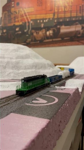 BN SD40-2 leads local LHF on my old layout! #nscale #model #train #bnsf #railroad #dcc