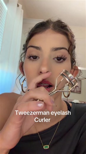 Tweezerman eyelash curler: Why I love it