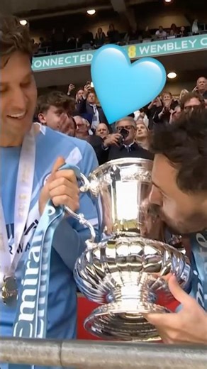 Man City lift the Emirates FA Cup Trophy 🏆