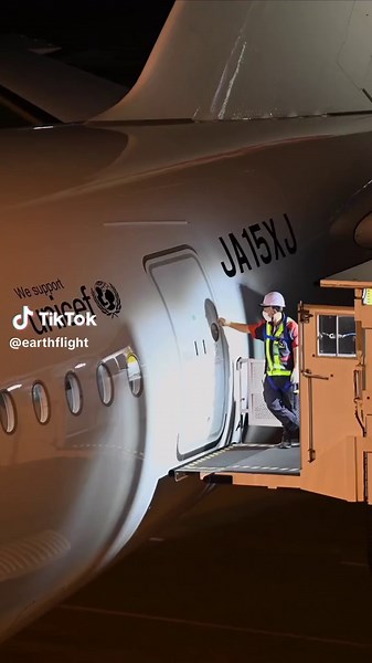 Breathtaking Aircraft Sunset Views in Stunning 4K Quality