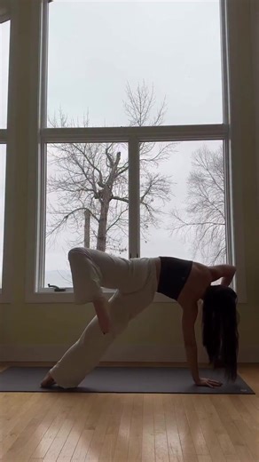 Strength isn’t given, It’s built.⁠ ⁠ Through challenge, through steady practice, and through returning again and again⁠. .⁠ .⁠ .⁠ @jordanbyoga ⁠PRO®️ Mat supports her through every movement. ⁠Shop Manduka at Key Power Sports https://keypowersports.sg/pages/store-locations and online https://manduka.sg/ ⁠ #GoDoYoga #keypowersports #PracticeOn #Yoga #Strength