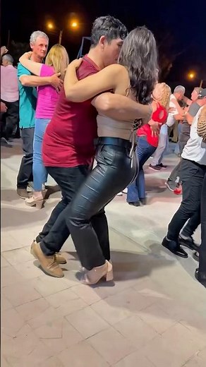 Así se baila el chamamé tropical