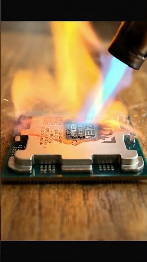Overclocking the Ryzen 9 9950X3D to 1000°C 🔥😱 #gamingpc #pcbuild #hardware #amd #ryzen #overheating