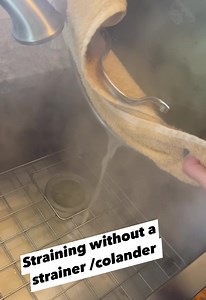 48K views · 222 reactions | Anyone else not bother using a colander or a strainer? This is how I usually strain water out of a pot. Do not try this at home lol…well if you do be very careful! | For the Love of Portuguese Food / Milena Rodrigues | Facebook