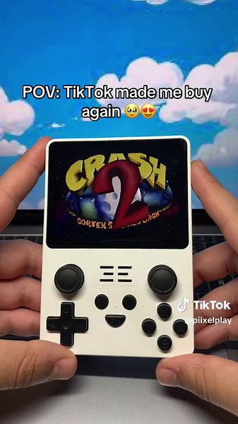 The best portable console of all time 😮‍💨 #gameconsole #retroconsole #gameretro #consoleretro4k #consolegaming #gamingontiktok #tiktokmademebuyit