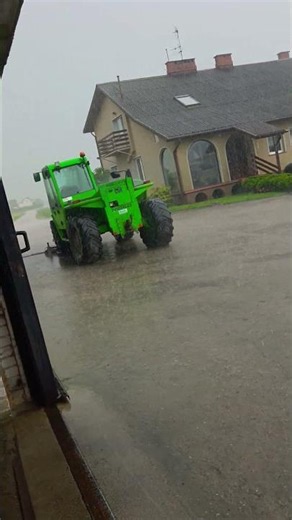 Piękny deszcz #automobile #agriculture #ursus #farming #rain #deszcz
